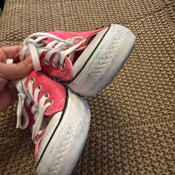 Soft Red Converse - Picture 3 of 7
